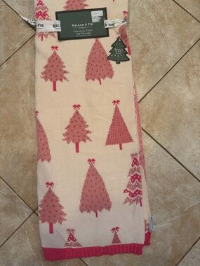 Balsam & Fir Pink Tree Pattern Holiday Throw Blanket Christmas soft NWT